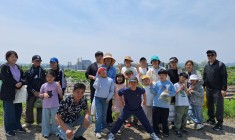 직산 교동에서의 1박2일 단체사진…